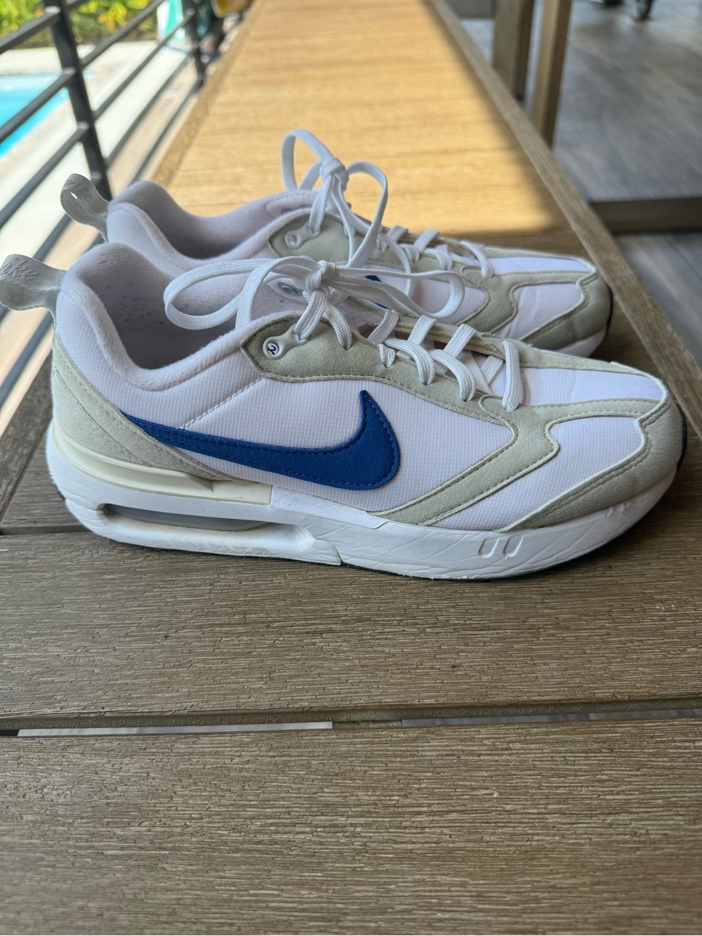Nike wonen’s White and Blue Athletic Sneakers